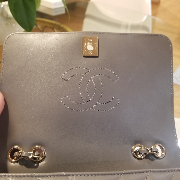 Chanel Chevron Crossbody Small - Picture 4 of 10